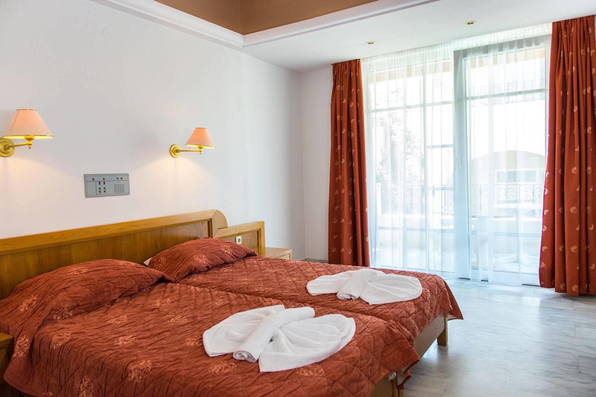 Anita Beach Hotel- Adults Only Rethymno Exteriör bild